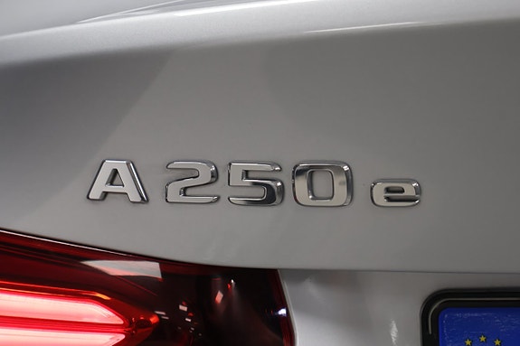 Mercedes-Benz A250 e 14 of 26