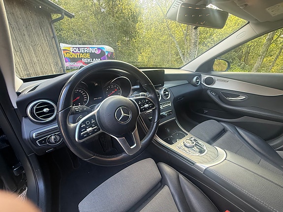 Mercedes-Benz C200 4 of 5