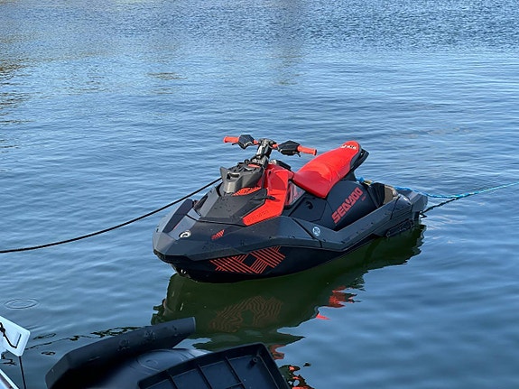 Marex 360 CC 2021 + 2 x Volvo Penta D4 320/DPi  Ink Joystick 12 of 12