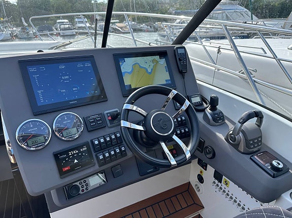 Marex 360 CC 2021 + 2 x Volvo Penta D4 320/DPi  Ink Joystick 3 of 12