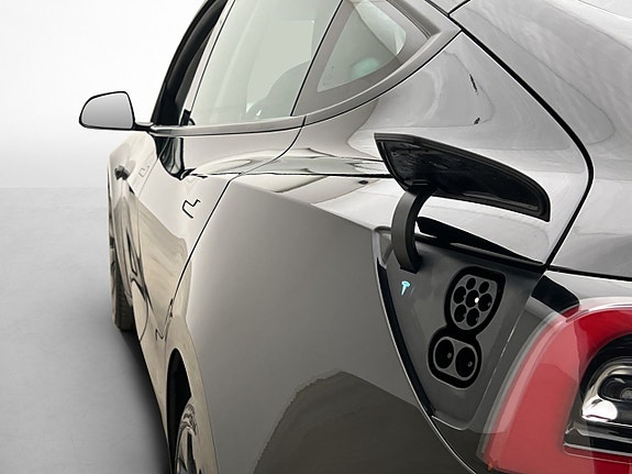 Tesla Model 3 19 of 30