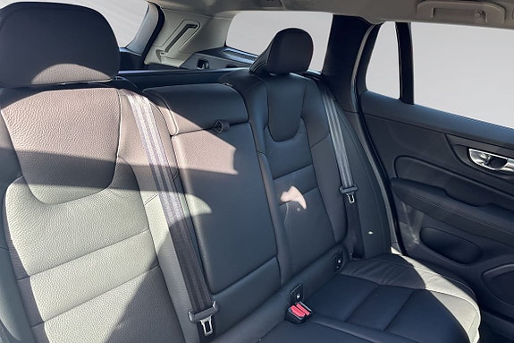 Volvo V60 11 of 14