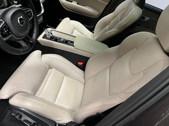 Volvo XC90 4 of 20