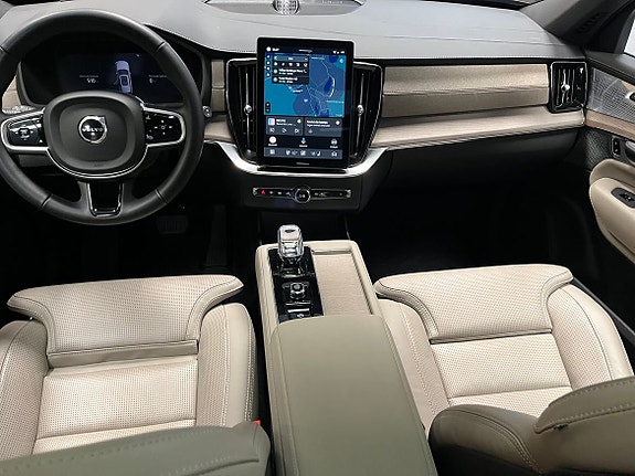 Volvo XC90 13 of 20