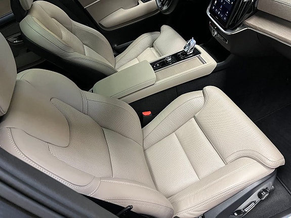 Volvo XC90 10 of 20
