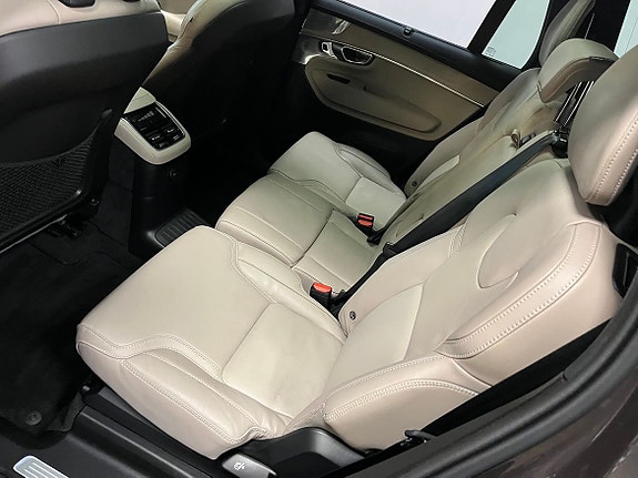 Volvo XC90 5 of 20