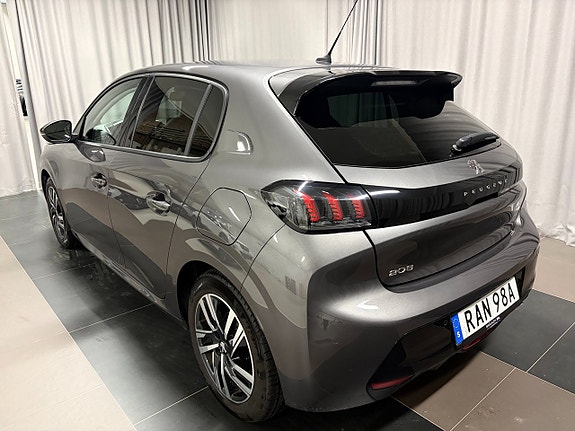 Peugeot 208 3 of 12