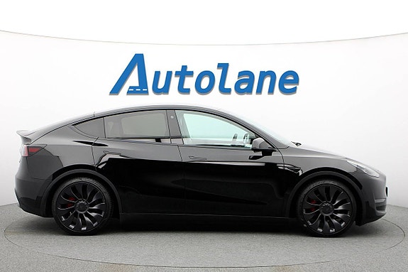 Tesla Model Y 10 of 28