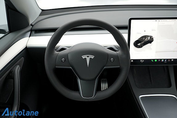 Tesla Model Y 23 of 28