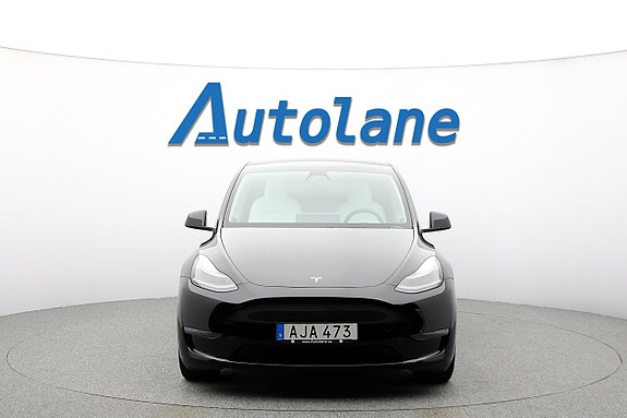 Tesla Model Y 4 of 28