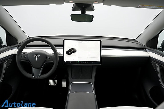 Tesla Model Y 22 of 28