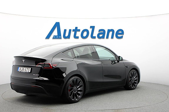 Tesla Model Y 9 of 28