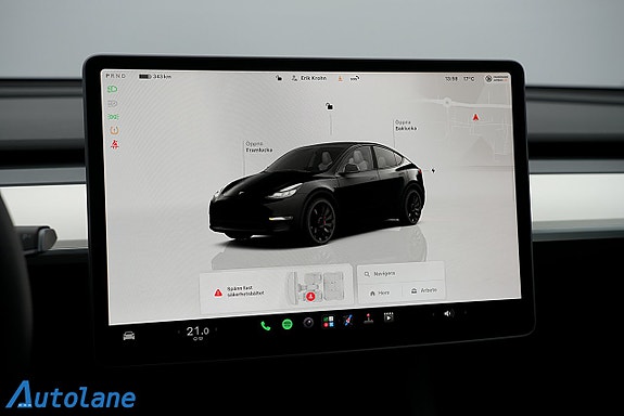 Tesla Model Y 24 of 28