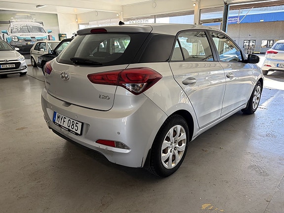 Hyundai i20 3 of 10