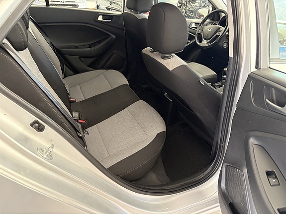 Hyundai i20 7 of 10