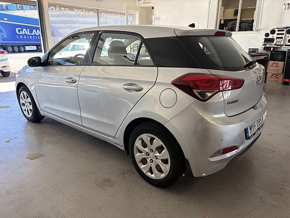 Hyundai i20 2 of 10