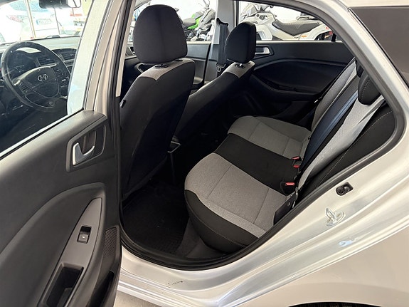 Hyundai i20 6 of 10