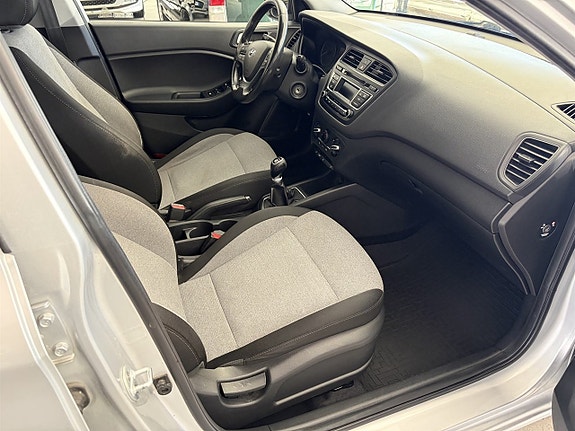 Hyundai i20 8 of 10