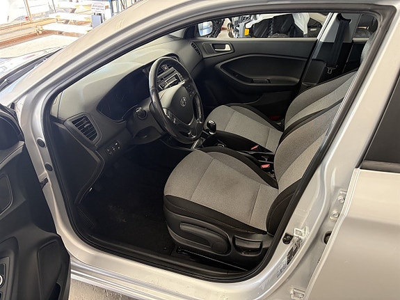 Hyundai i20 5 of 10