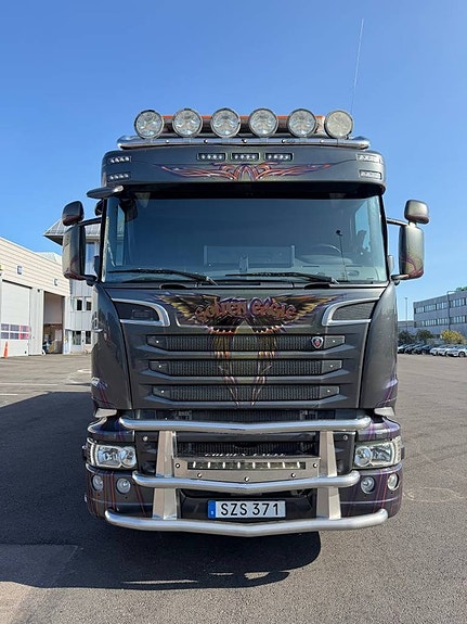 SCANIA R520 V8 SPRIDER-BIL LASTVÄXLARE TRIDEM 2 of 12