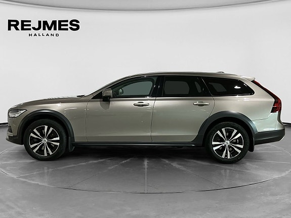 Volvo V90 Cross Country 3 of 14