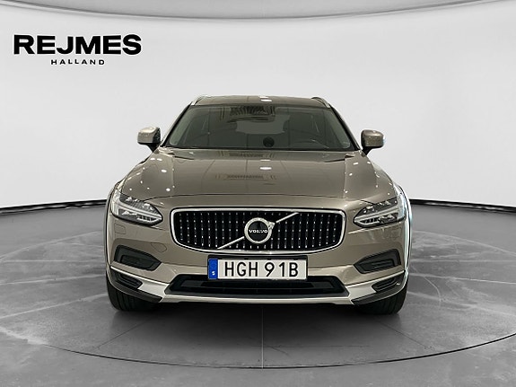 Volvo V90 Cross Country 9 of 14