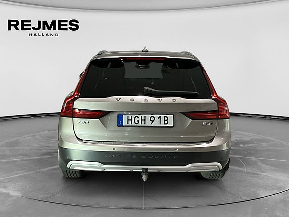Volvo V90 Cross Country 8 of 14
