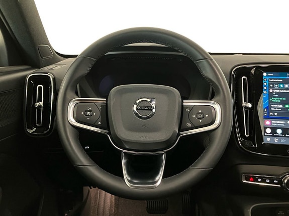 Volvo XC40 11 of 16