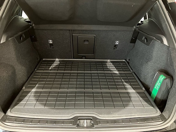 Volvo XC40 14 of 16