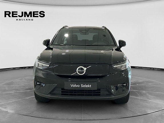 Volvo XC40 9 of 16
