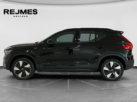 Volvo XC40 3 of 16