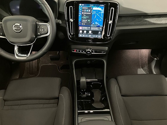 Volvo XC40 13 of 16