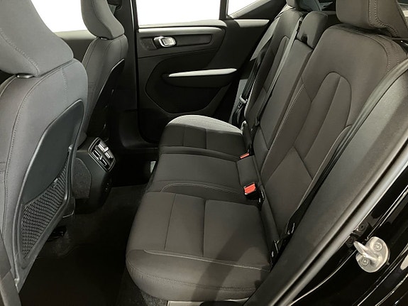 Volvo XC40 7 of 16