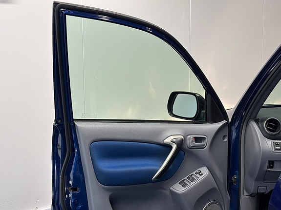Toyota RAV4 10 of 21