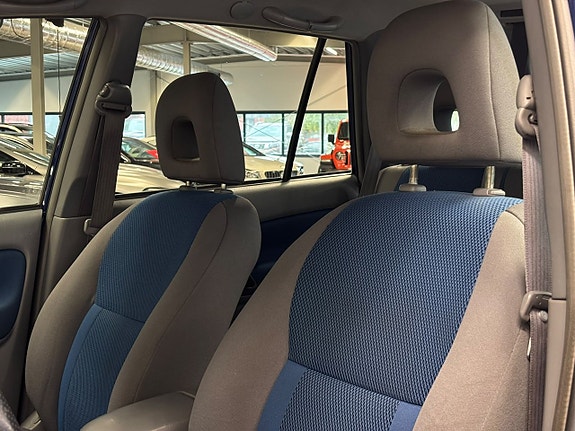 Toyota RAV4 12 of 21