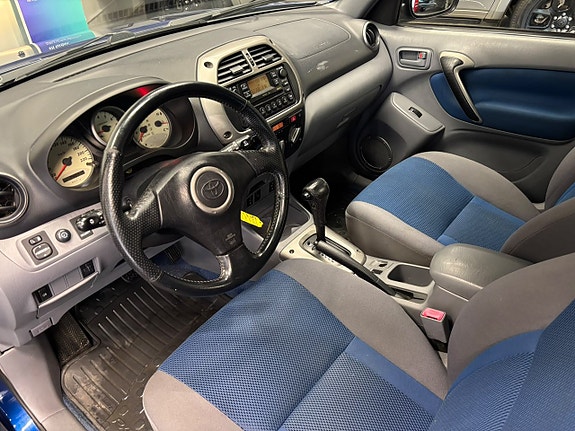 Toyota RAV4 9 of 21