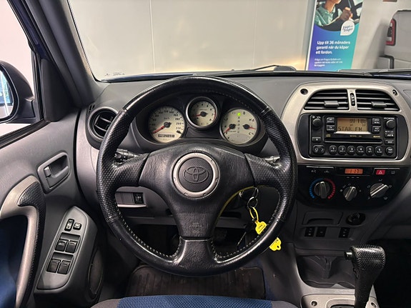 Toyota RAV4 14 of 21