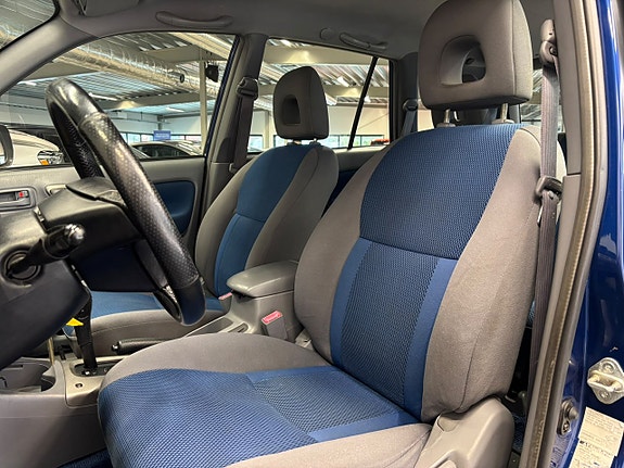 Toyota RAV4 11 of 21