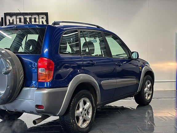 Toyota RAV4 7 of 21
