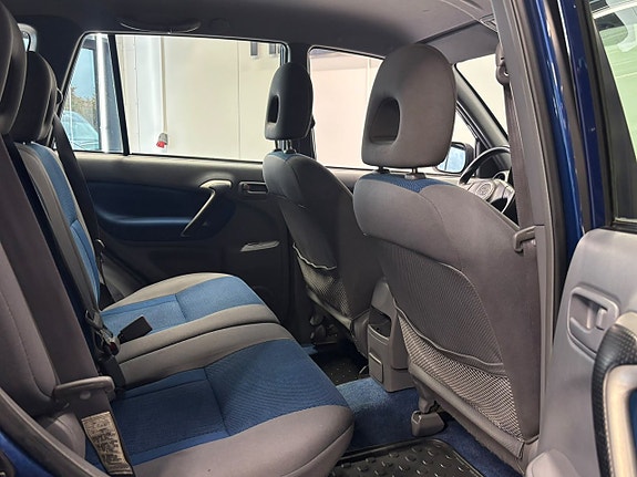 Toyota RAV4 21 of 21