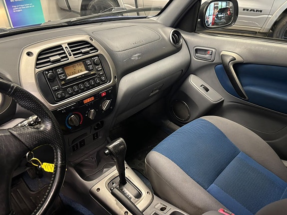 Toyota RAV4 16 of 21