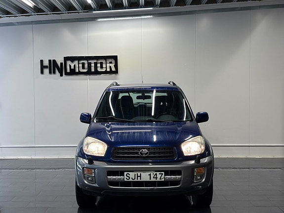 Toyota RAV4 3 of 21