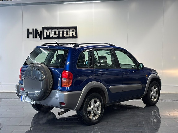 Toyota RAV4 4 of 21