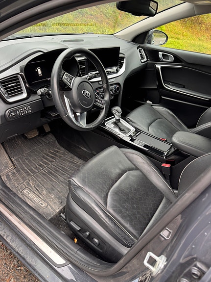 Kia Ceed 2 of 3