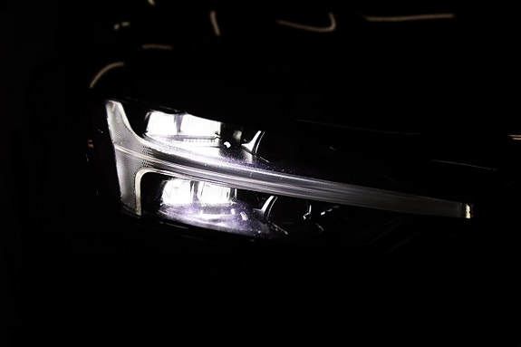 Volvo XC60 10 of 30