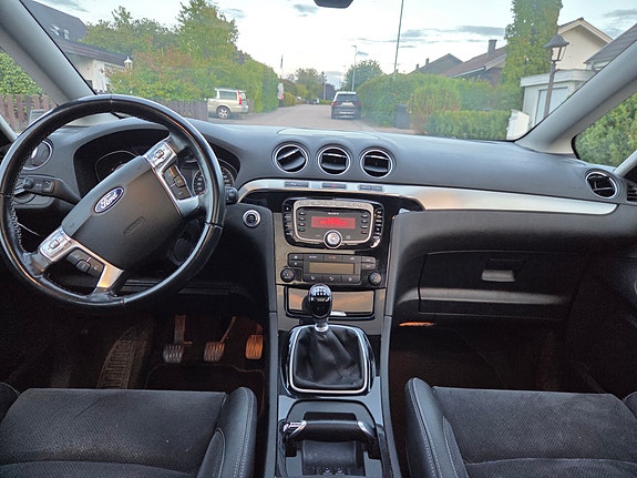 Ford S-MAX 9 of 13