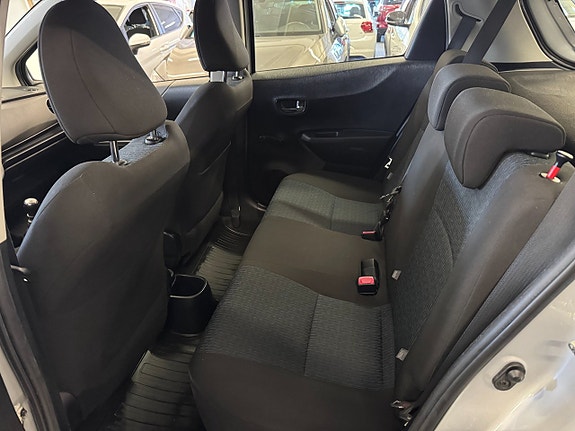 Toyota Yaris 19 of 25