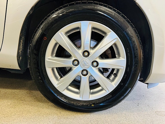 Toyota Yaris 11 of 25