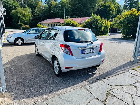 Toyota Yaris 4 of 25