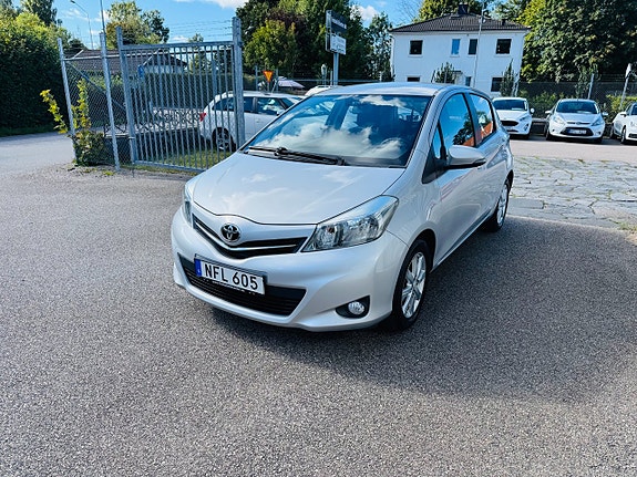 Toyota Yaris 2 of 25